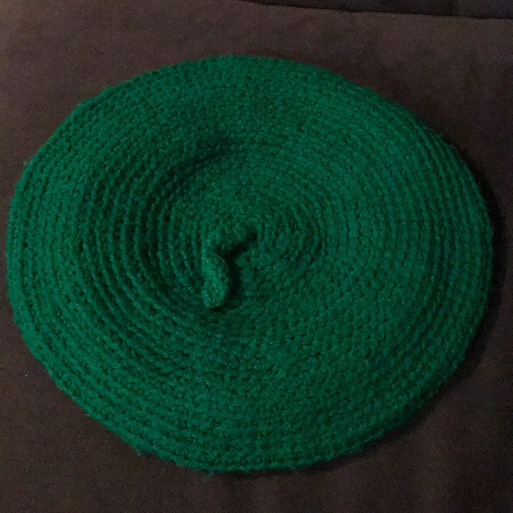 Vintage knit beret in emerald green